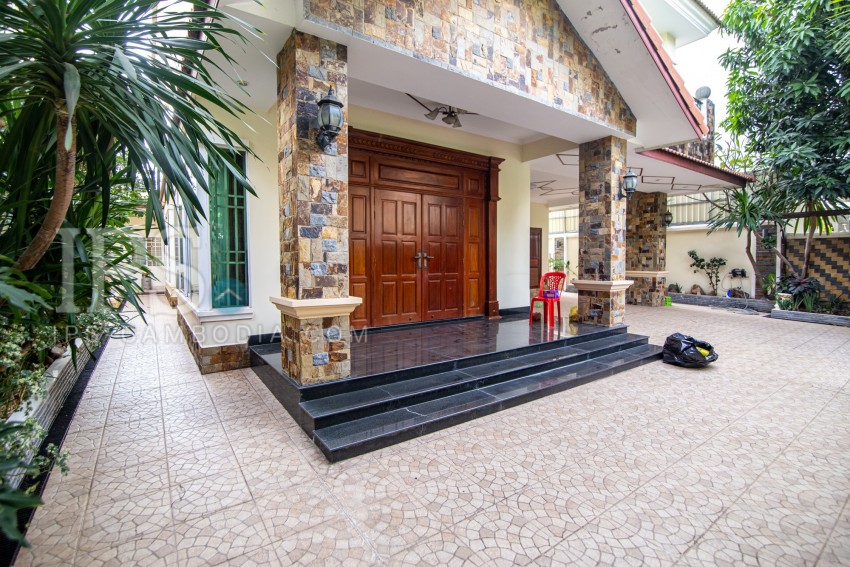 5 Bedroom Villa For Rent - Tonle Bassac, Phnom Penh