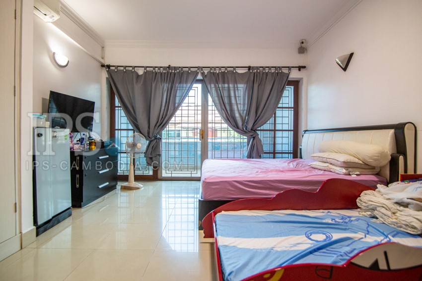 4 Bedroom Twin Villa For Sale - Borey Chamkamorn, Phnom Penh