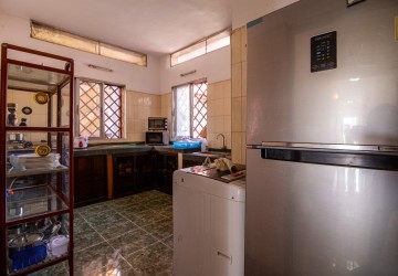 Renovated 4 Bedroom Apartment For Rent - Toul Tum Poung 1, Phnom Penh thumbnail