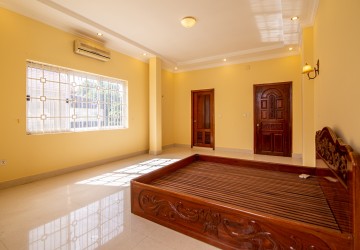 5 Bedroom Villa For Rent - Chroy Changvar, Phnom Penh thumbnail