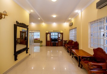 5 Bedroom Villa For Rent - Chroy Changvar, Phnom Penh thumbnail