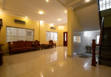 5 Bedroom Villa For Rent - Chroy Changvar, Phnom Penh thumbnail