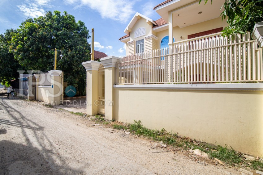 5 Bedroom Villa For Rent - Chroy Changvar, Phnom Penh