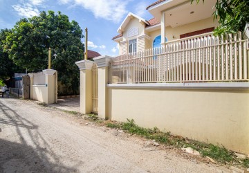 5 Bedroom Villa For Rent - Chroy Changvar, Phnom Penh thumbnail