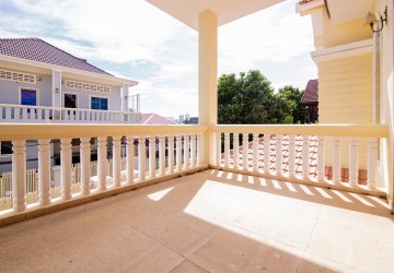 5 Bedroom Villa For Rent - Chroy Changvar, Phnom Penh thumbnail