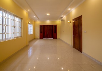 5 Bedroom Villa For Rent - Chroy Changvar, Phnom Penh thumbnail