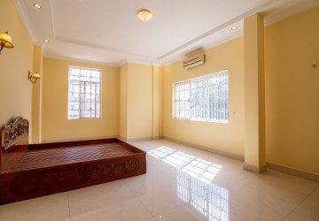 5 Bedroom Villa For Rent - Chroy Changvar, Phnom Penh thumbnail