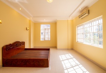 5 Bedroom Villa For Rent - Chroy Changvar, Phnom Penh thumbnail