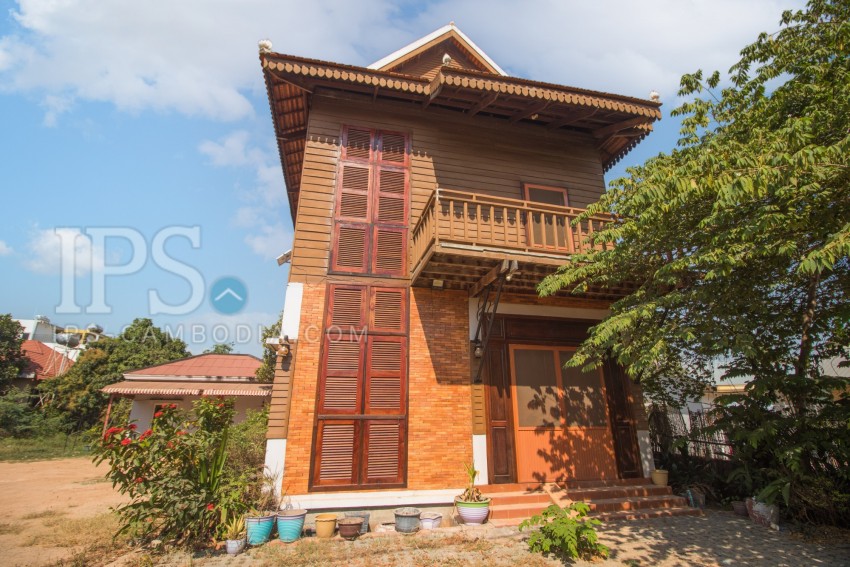 3 Bedroom Wooden Villa For Sale - Svay Dangkum, Siem Reap