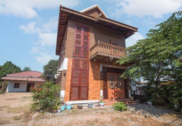 3 Bedroom Wooden Villa For Sale - Svay Dangkum, Siem Reap thumbnail