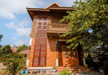 3 Bedroom Wooden Villa For Sale - Svay Dangkum, Siem Reap thumbnail