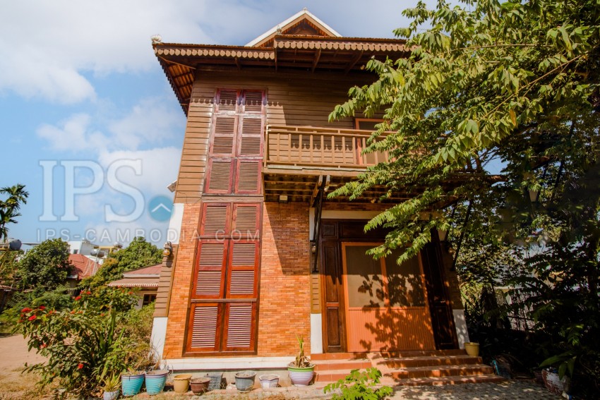 3 Bedroom Wooden Villa For Sale - Svay Dangkum, Siem Reap