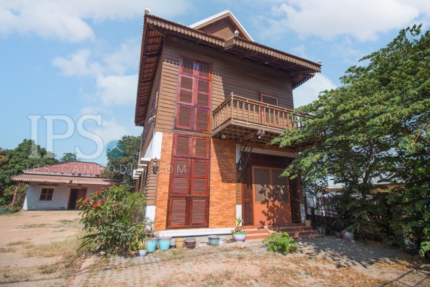 3 Bedroom Wooden Villa For Sale - Svay Dangkum, Siem Reap