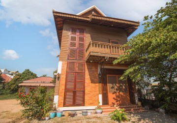 3 Bedroom Wooden Villa For Sale - Svay Dangkum, Siem Reap thumbnail