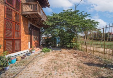 3 Bedroom Wooden Villa For Sale - Svay Dangkum, Siem Reap thumbnail