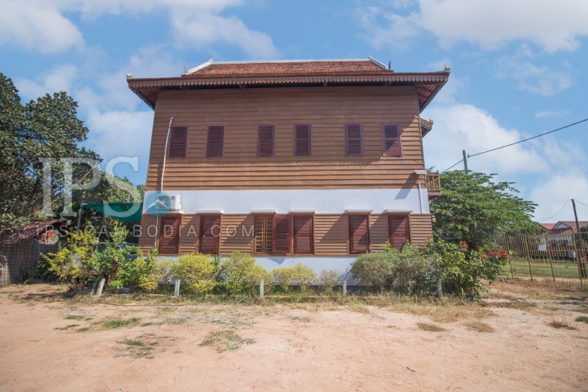 3 Bedroom Wooden Villa For Sale - Svay Dangkum, Siem Reap