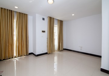 3 Bedroom Twin Villa For Rent - Preak Leab, Chroy Changvar, Phnom Penh thumbnail