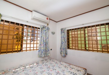 3 Bedroom Flat For Rent - BKK1, Phnom Penh thumbnail