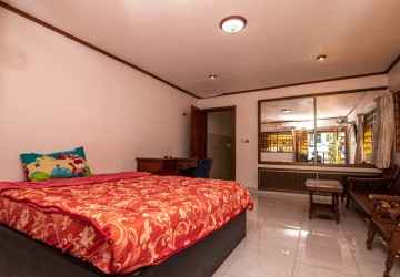 3 Bedroom Flat For Rent - BKK1, Phnom Penh thumbnail