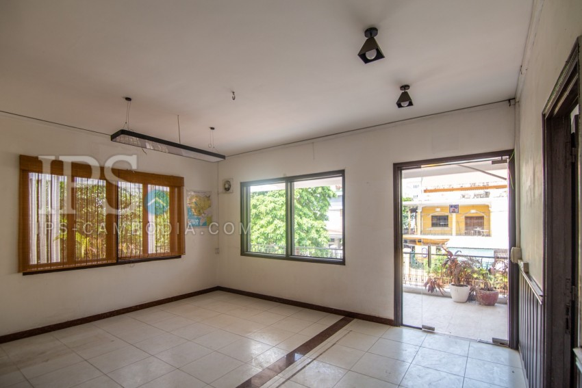 4 Bedroom Villa For Rent - Boeng Riang, Phnom Penh