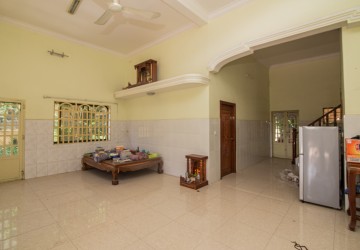4 Bedroom Commercial Villa For Rent - Ta Khmau, Kandal thumbnail