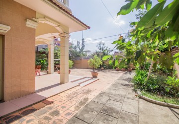 4 Bedroom Commercial Villa For Rent - Ta Khmau, Kandal thumbnail