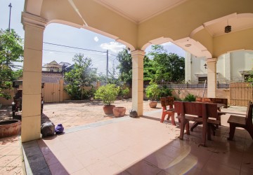 4 Bedroom Commercial Villa For Rent - Ta Khmau, Kandal thumbnail