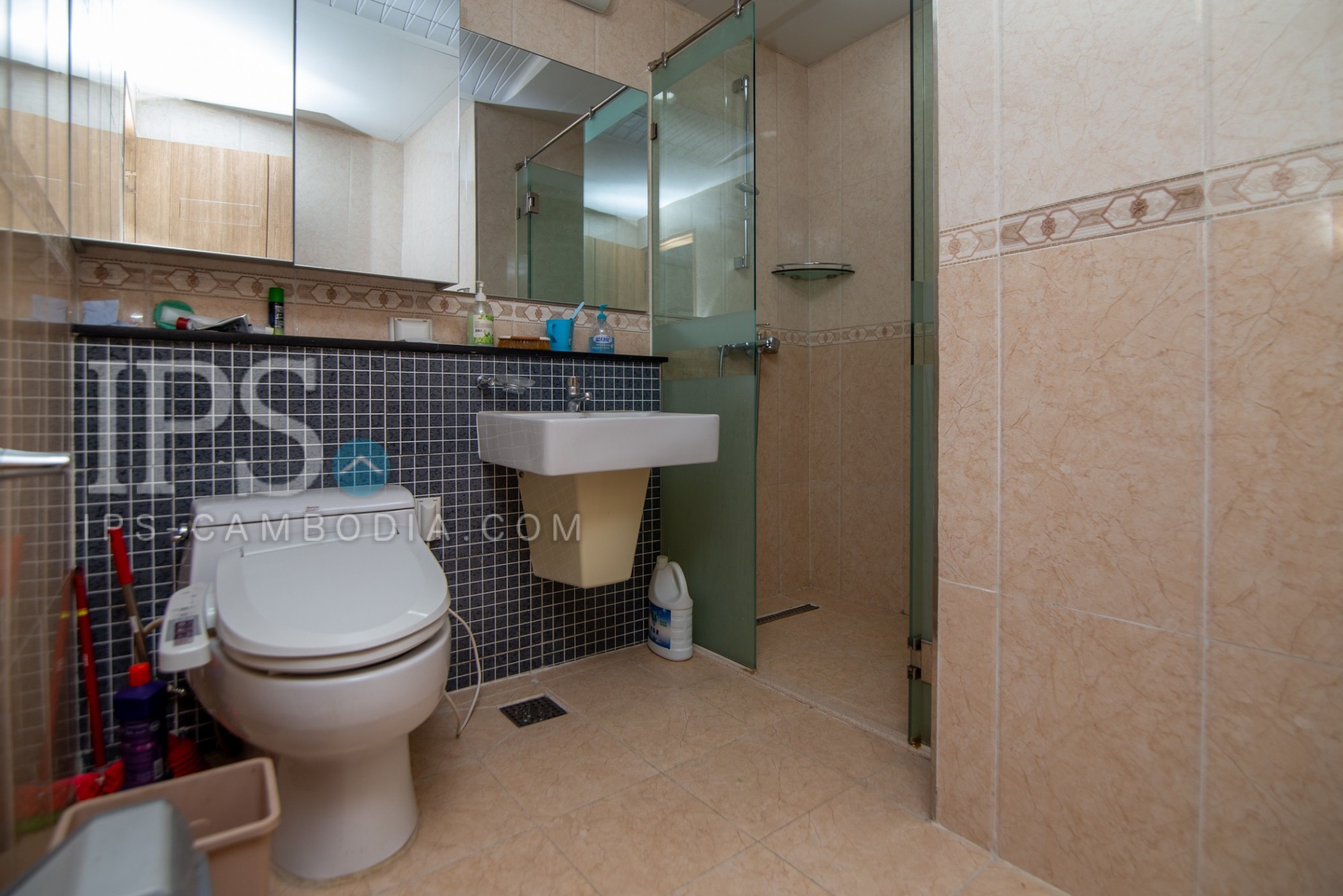 2 Bedroom Serviced Apartment For Rent - BKK1 , Phnom Penh - Image 7