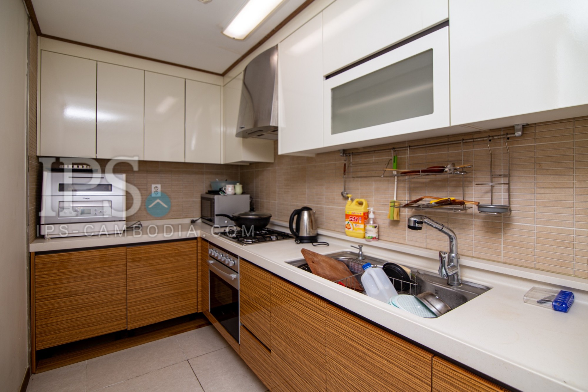 2 Bedroom Serviced Apartment For Rent - BKK1 , Phnom Penh - Image 4