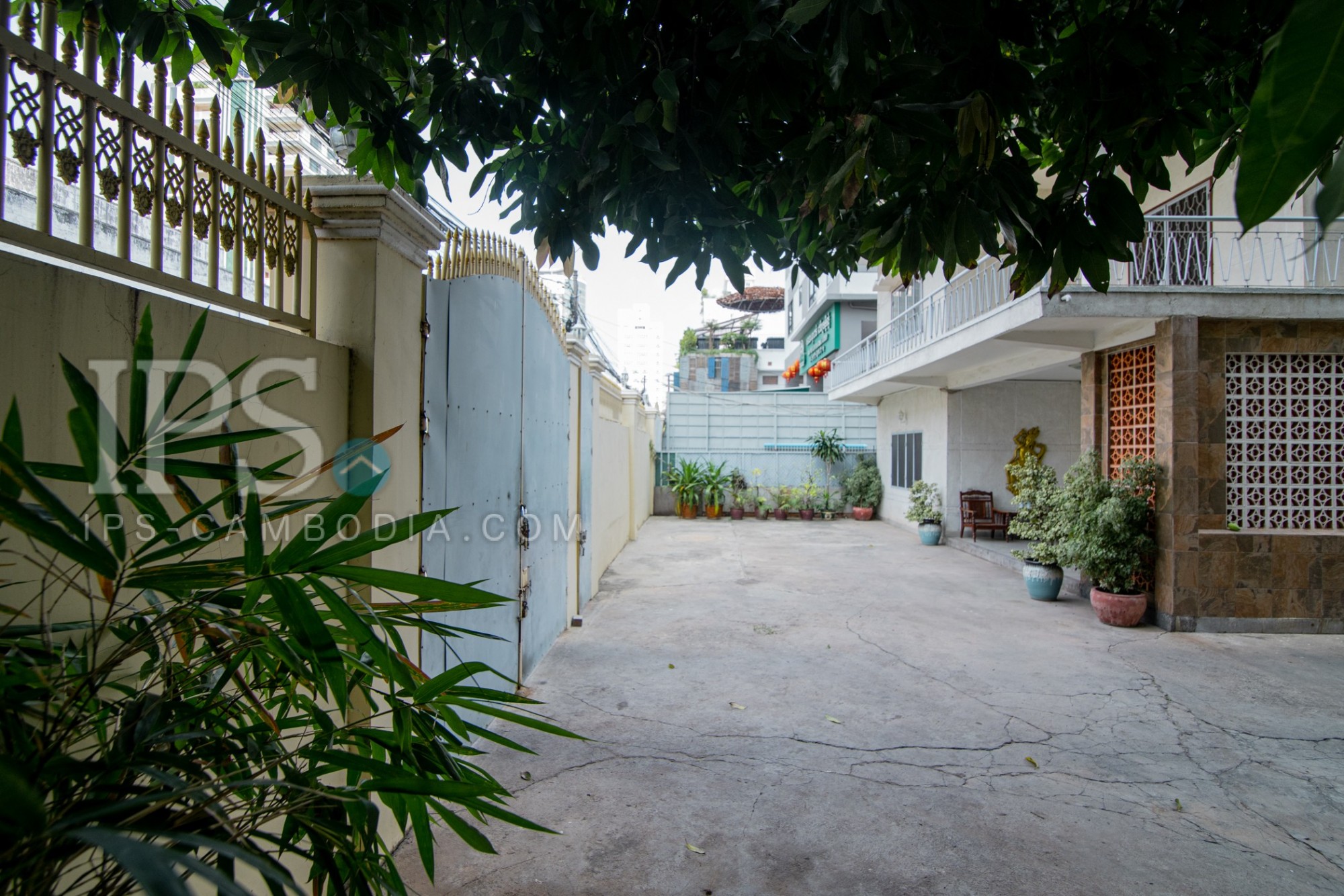 4 Bedroom Villa For Rent - BKK1, Phnom Penh thumbnail
