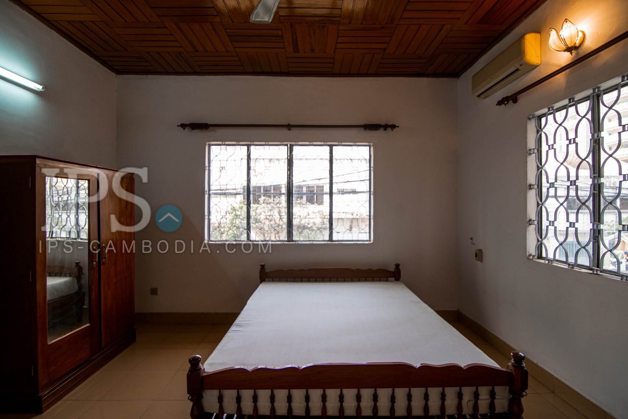 4 Bedroom Villa For Rent - BKK1, Phnom Penh thumbnail