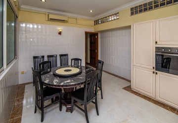 5 Bedroom Villa For Rent - Tonle Bassac, Phnom Penh thumbnail