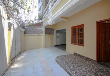 5 Bedroom Commercial Villa For Rent - Tonle Bassac, Phnom Penh thumbnail