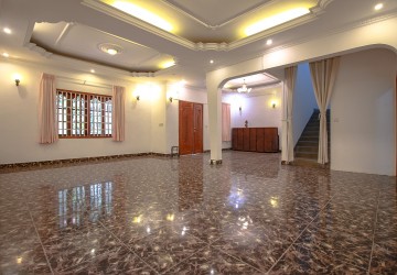 5 Bedroom Commercial Villa For Rent - Tonle Bassac, Phnom Penh thumbnail