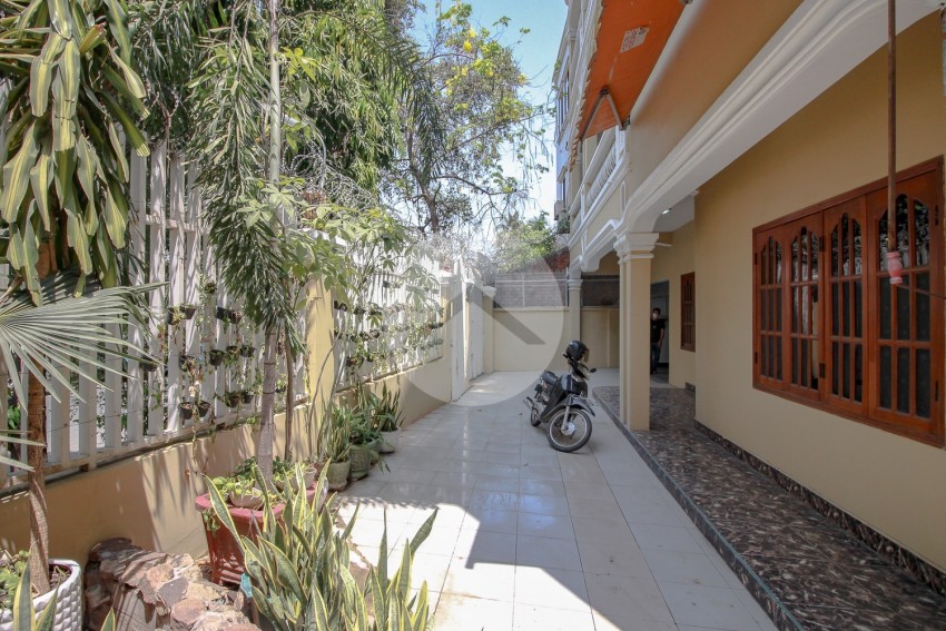 5 Bedroom Commercial Villa For Rent - Tonle Bassac, Phnom Penh