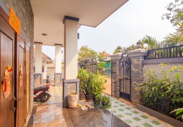 5 Bedroom Villa For Sale - Svay Dangkum, Siem Reap thumbnail