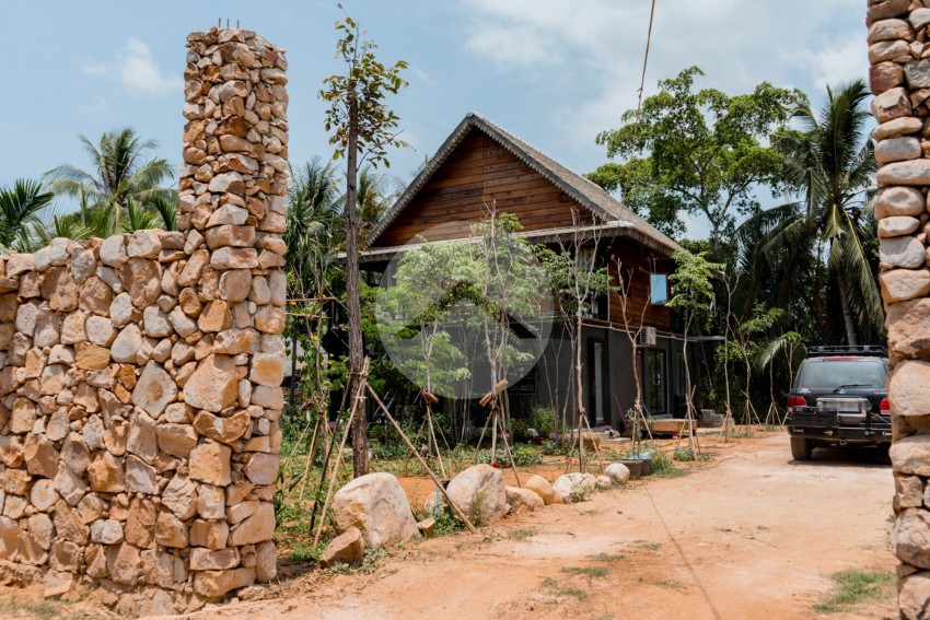 4 Bedroom House For Sale - Kampong Kraeng Waterway, Kampot