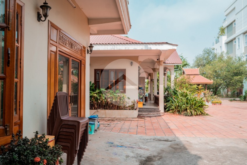 6120 Sqm Property With 2 Villas For Rent - Nirouth, Phnom Penh