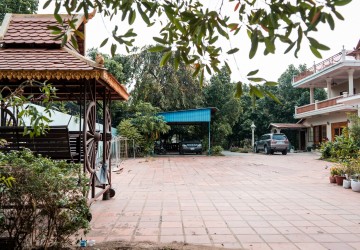 6120 Sqm Property With 2 Villas For Rent - Nirouth, Phnom Penh thumbnail