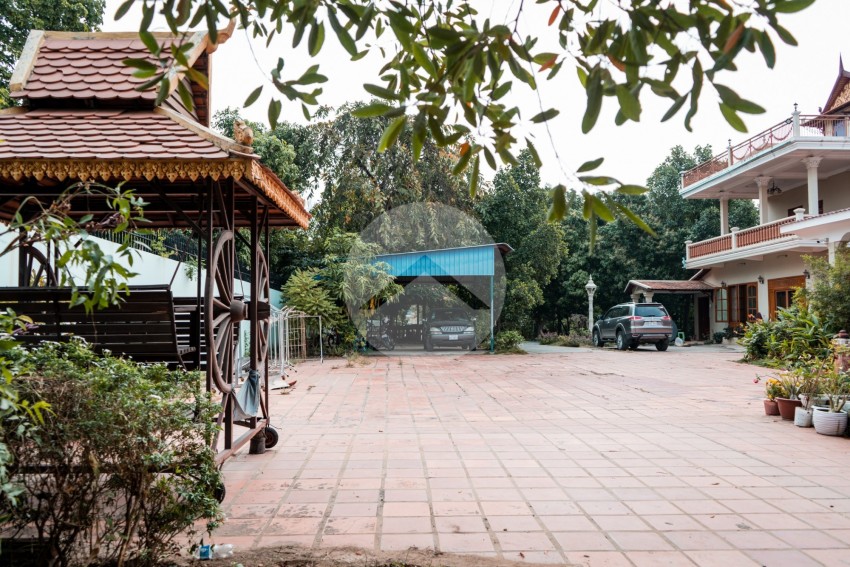 6120 Sqm Property With 2 Villas For Rent - Nirouth, Phnom Penh