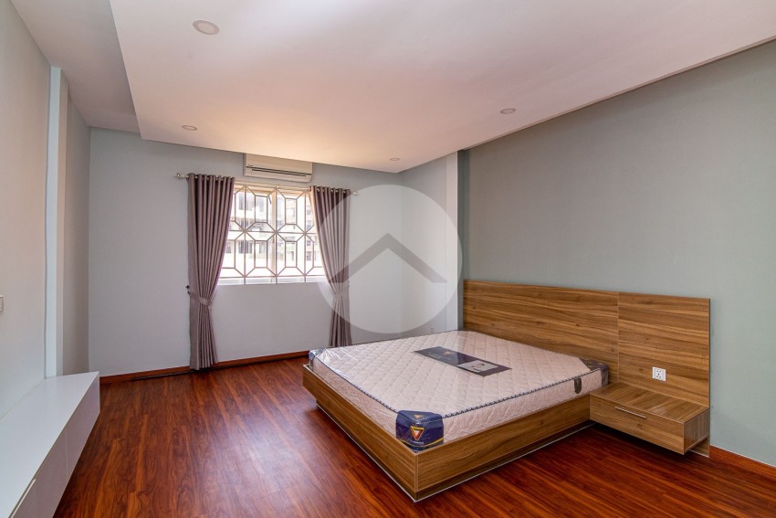 2 Bedroom Apartment For Rent - Tonle Bassac, Phnom Penh