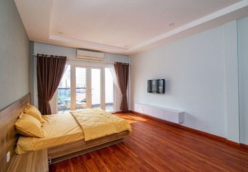 2 Bedroom Apartment For Rent - Tonle Bassac, Phnom Penh thumbnail