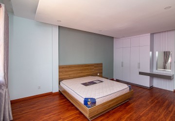 2 Bedroom Apartment For Rent - Tonle Bassac, Phnom Penh thumbnail