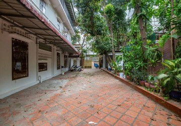 3 Bedroom Townhouse For Rent - Tonle Bassac, Phnom Penh thumbnail