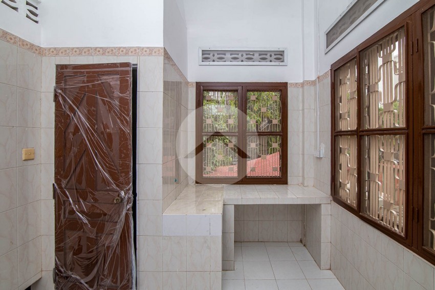3 Bedroom Townhouse For Rent - Tonle Bassac, Phnom Penh