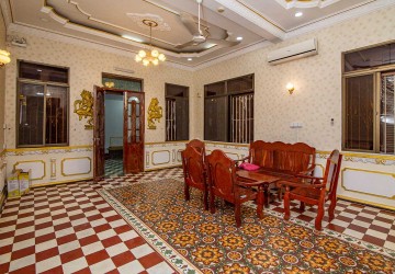 3 Bedroom Townhouse For Rent - Tonle Bassac, Phnom Penh thumbnail