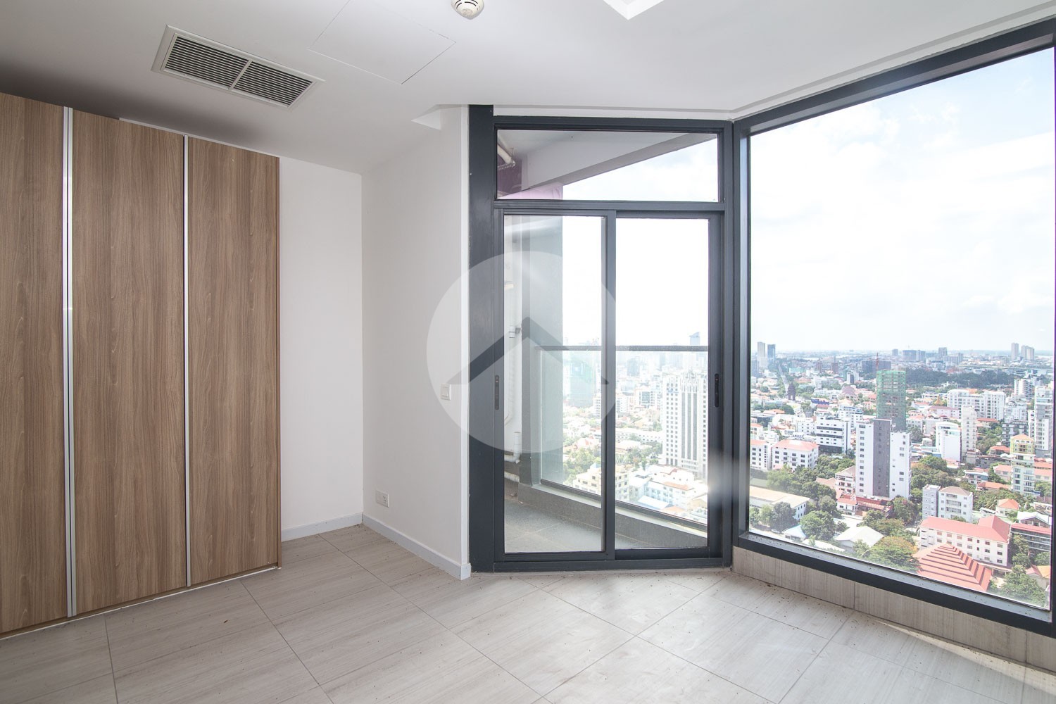 32th Floor 1 Bedroom Condo For Sale - The Penthouse, Phnom Penh