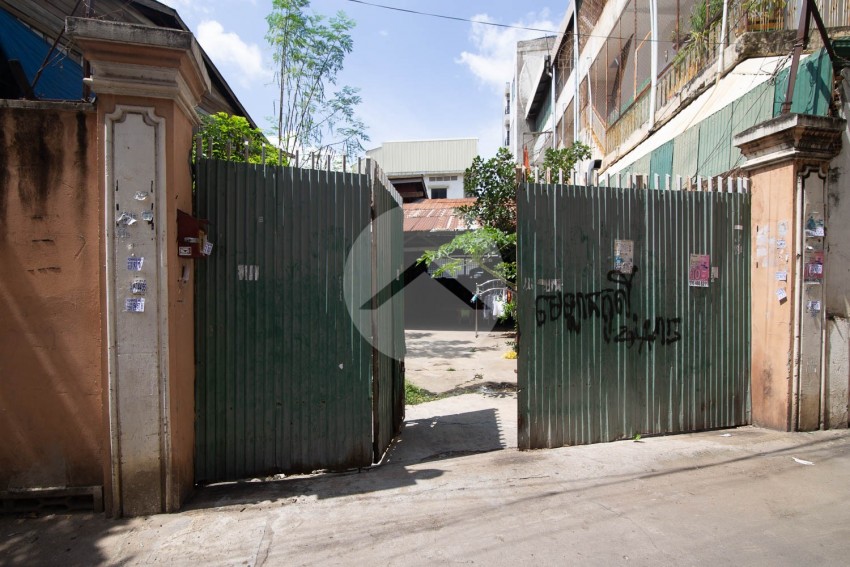 233 Sqm  Land For Sale in Toul Tom Pong - Phnom Penh