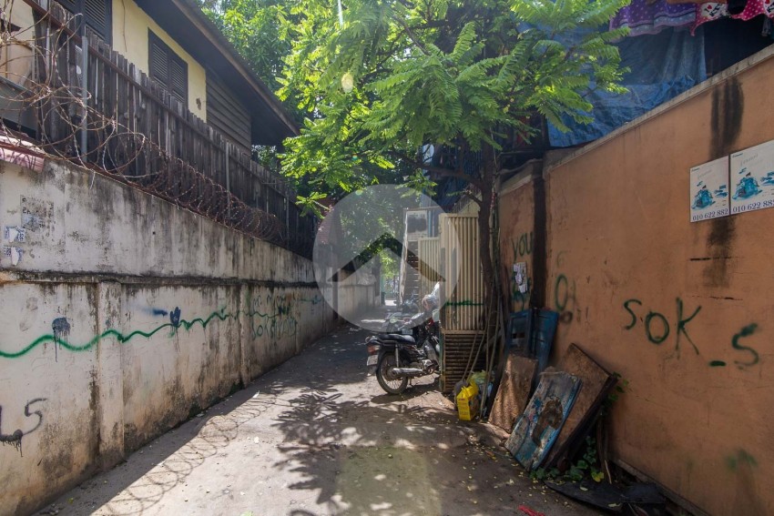 233 Sqm  Land For Sale in Toul Tom Pong - Phnom Penh