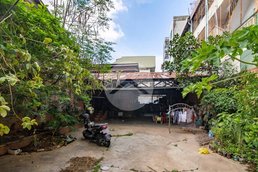 233 Sqm  Land For Sale in Toul Tom Pong - Phnom Penh